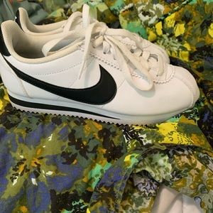 Nike Cortez Tennis Shoes Worn Once Size 7